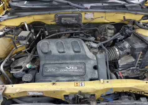 2003 Ford Escape Xlt z USA, uszkodzony, nr VIN 1FMYU93113KA13036